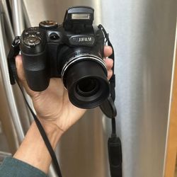 Fujifilm Finepix S2950 WM 14MP 24X Digital Camera with Cap + Sd Card + box