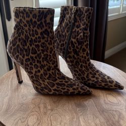 Ladies Ankle Boots - Size 8 Medium 