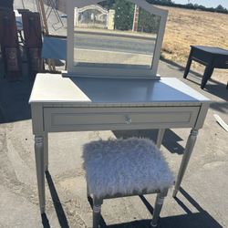 Vanity With Chair . $  100 .  