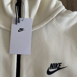 Nike Tech Fleece Hoodie Men’s Size M