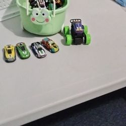 New Green Wagon W/25 Cars & 1 Mad Truck 