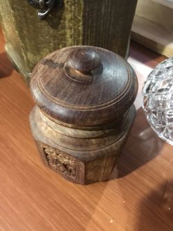 Small wooden storage canister w/lid (home/office desk decoration) Thumbnail