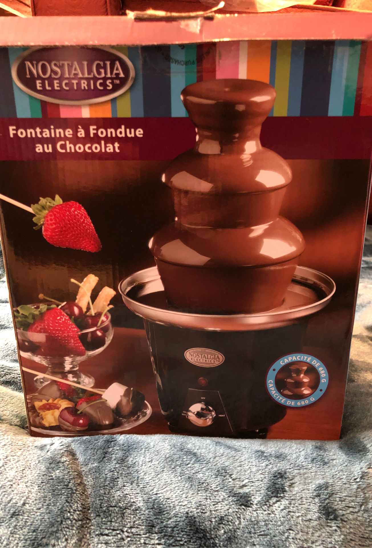 Nostalgia chocolate fondue fountain
