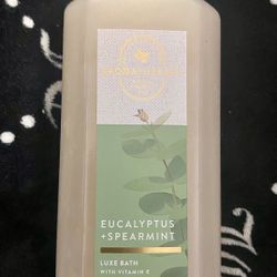 BATH N BODY WORKS  AROMATHERAPY LUXE BATH