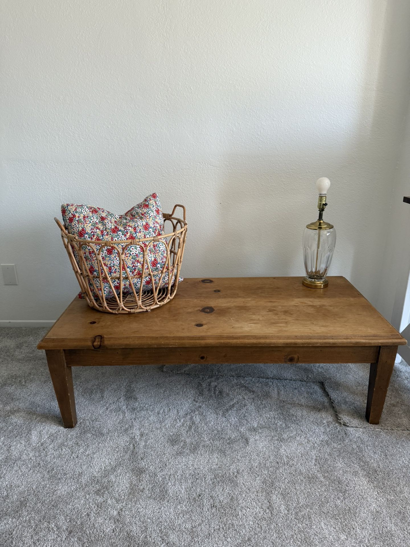 SOLID WOOD COFFEE TABLE