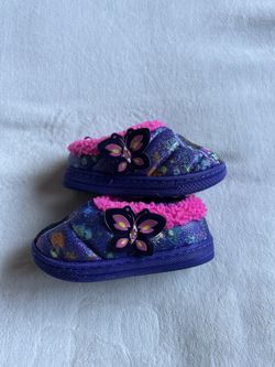 Girl’s slippers 