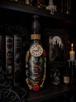 Alice in wonderland display bottle