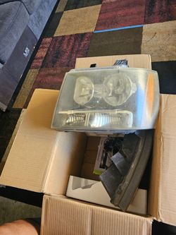 2010 chevy tahoe headlights 50$