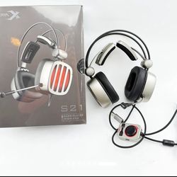 Gaming Headset/ PC Gaming Headset with Microphone, Surround Sound, Soft Memory Earmuffs with LED Lighting Control and one-Button Mute Function