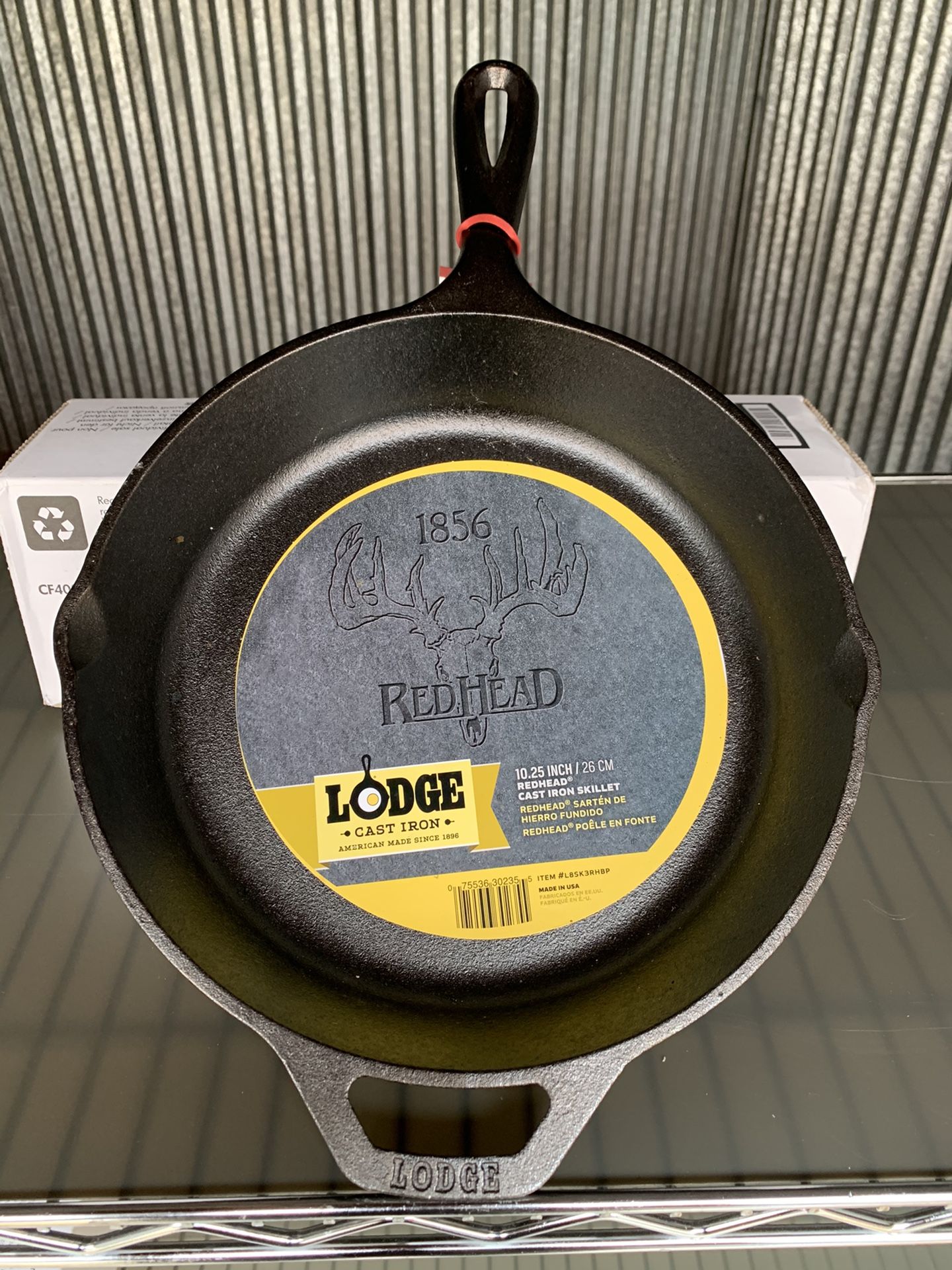 RedHead 1856 Lodge Logic Cast Iron Skillet With Assist Handle