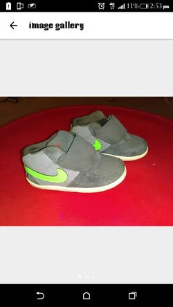 Boys Nike sz 8c