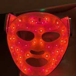 Qure Q-Rejuvalight Pro LED Therapy Mask