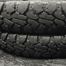 PAIR OF 2 USED TIRES 35X12.50R22 Heritage Ridgerunner M/T - IN EXCELLENT CONDITIONS