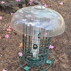 Large Heavy Wild Birds Unlimited Caged Mixed Seed Bird Feeder.