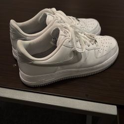 AIR FORCE 1 LOW 07  Size 9.5