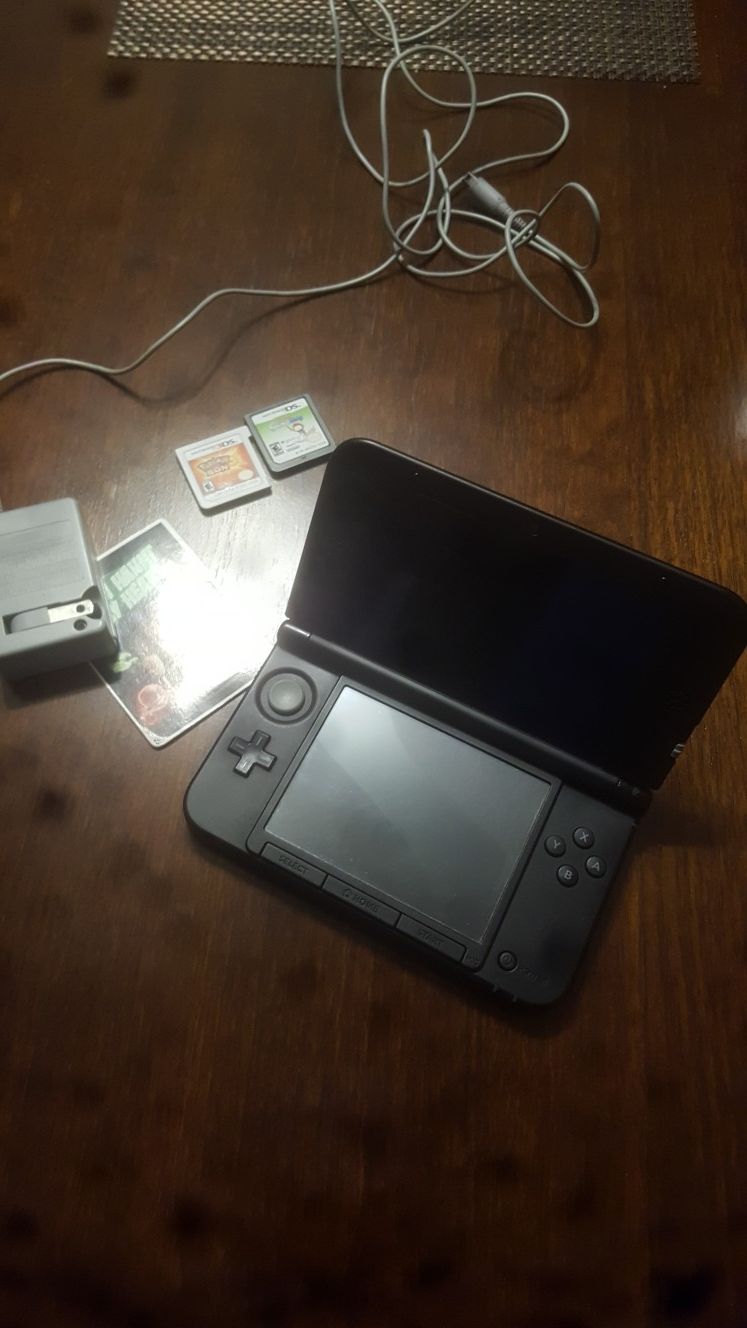 nintendo 3ds xl 2 games and charger