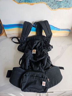 Ergobaby Omni 360 in Black