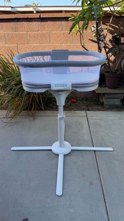 Halo Bassinest Luxe swivel sleeper