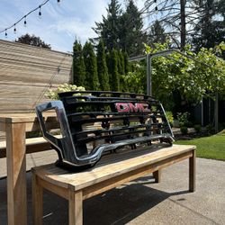  2020 Gmc sierra sle 3500 front grill -$250