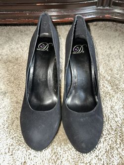 Women’s Size 8 Black Suede Pumps