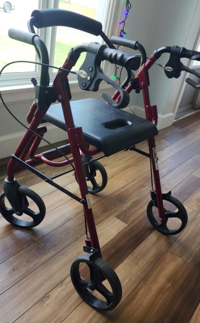 Walker/Wheelchair