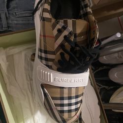 Burberry Size 43 Put On Ones. 