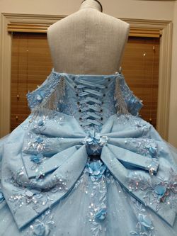 NWT BLUE QUINCEAÑERA BALLGOWN WITH DETACHABLE BOW