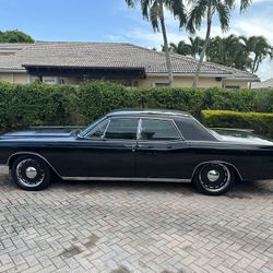 1966 Lincoln Continental 
