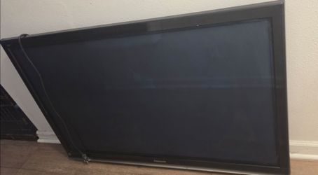 Televicion viera color negra y Bolsas MK nuenas nunca usadas buen precio.