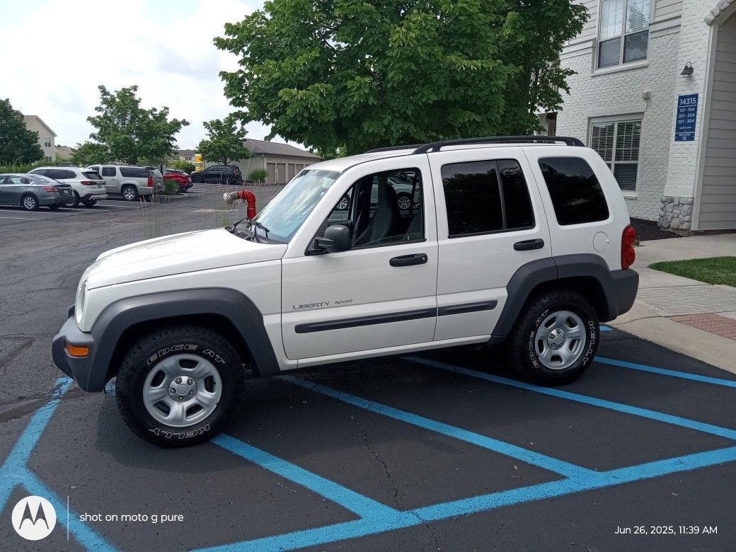 2003 Jeep Liberty Sport 4x4 43.000 Miles
