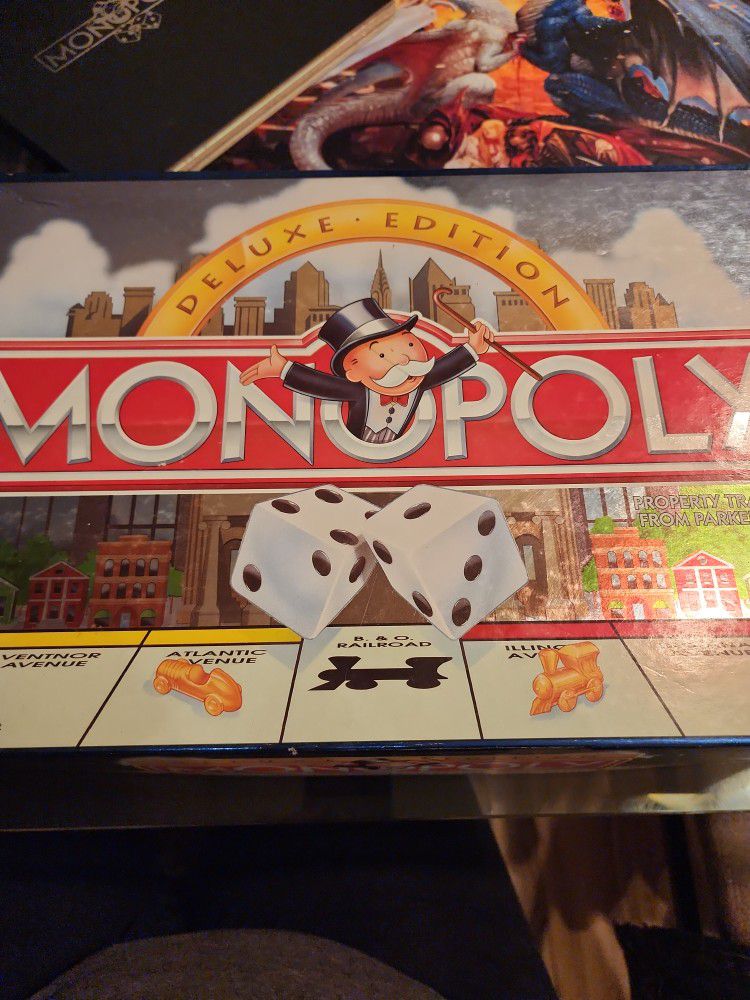Monopoly Deluxe Edition 