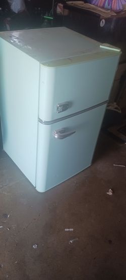 Mini fridge