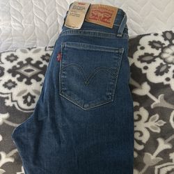 Levi’s Classic Mid-rise
