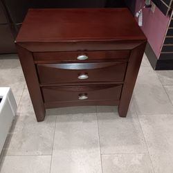 *Weekend Special*---Emily Merlot Brilliant King Bedroom Sets---Now $999---Delivery And Financing Available👏