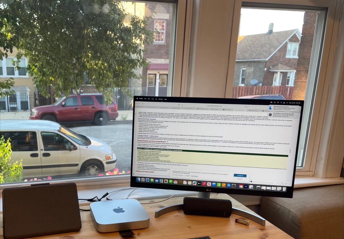 ALL-IN-ONE Mac Mini M2 & LG 27-inch Monitor (w/ Keyboard and mouse)