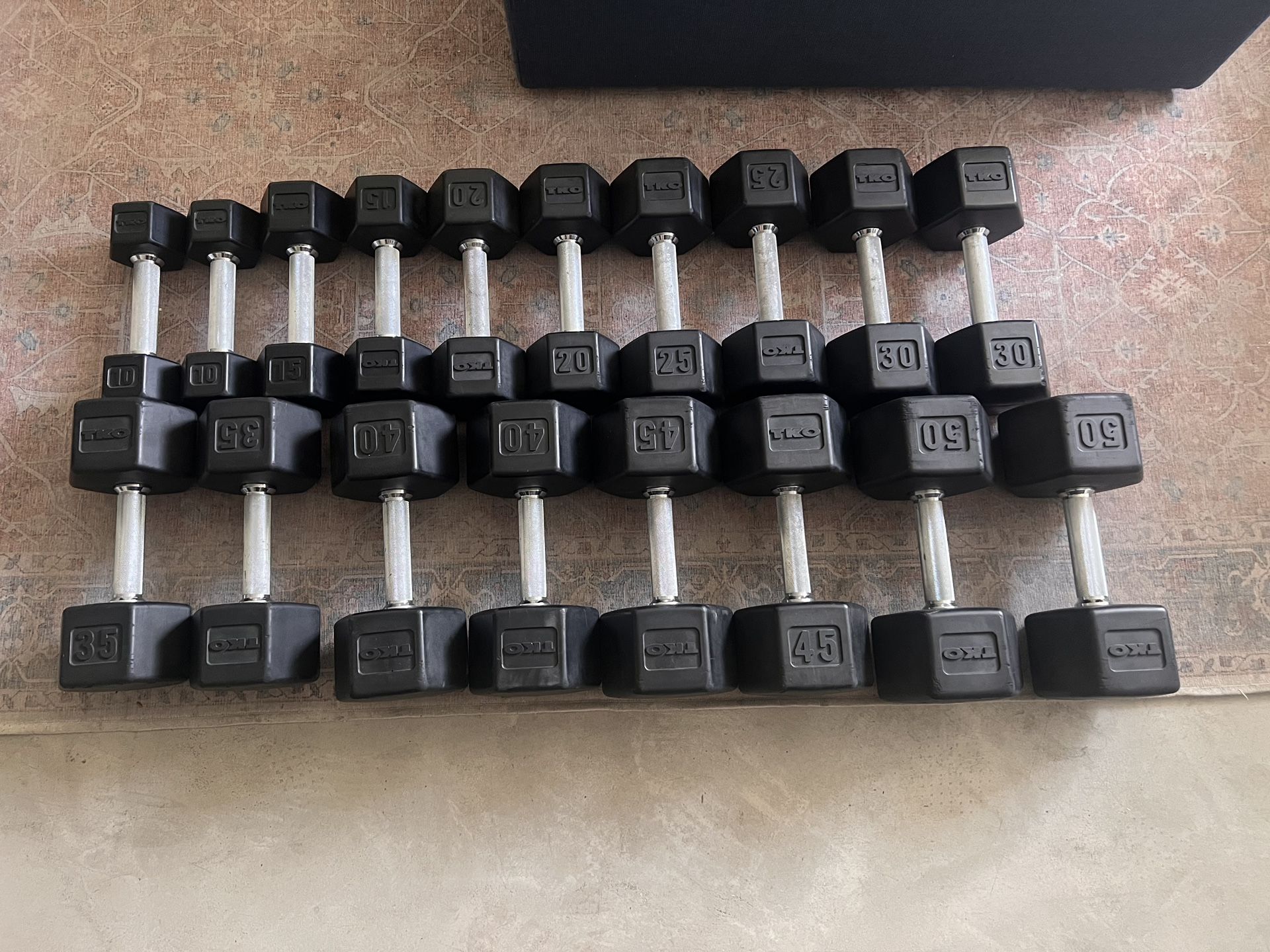 TKO TRI-GRIP HEX DUMBBELL SET 10-50 LBS, RUBBER COATED