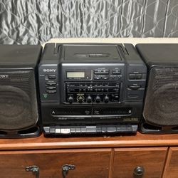 Vintage Sony CFD-550 Portable Stereo Boombox AM FM Radio (READ DESCRIPTION) 
