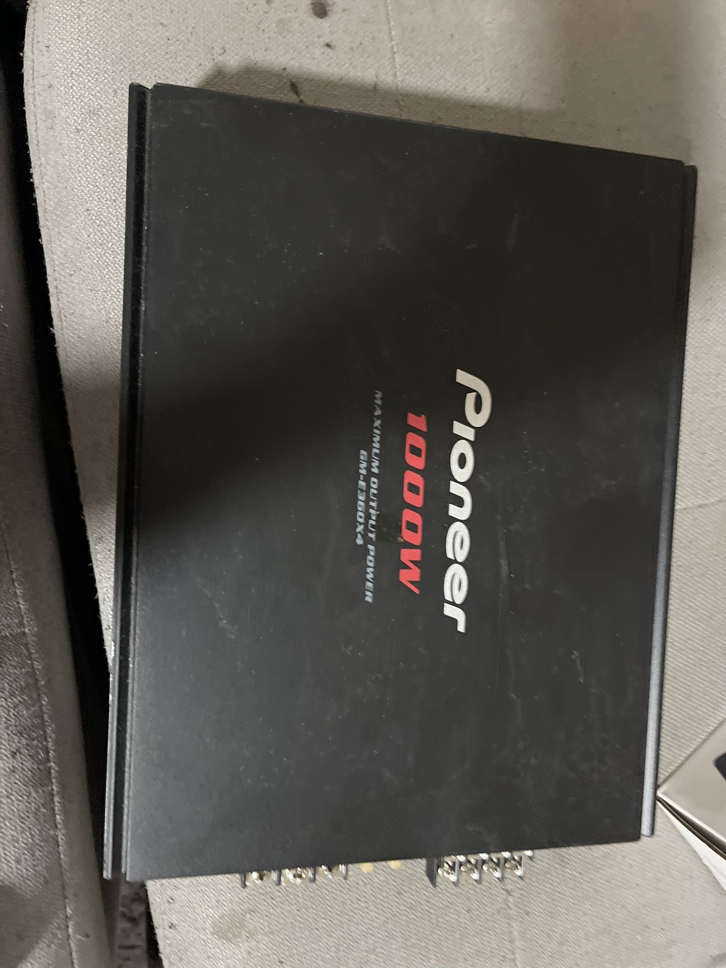 Pioneer 1000 W amplifier