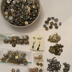 Nearly 2lbs Of Metal Buttons And Charms 