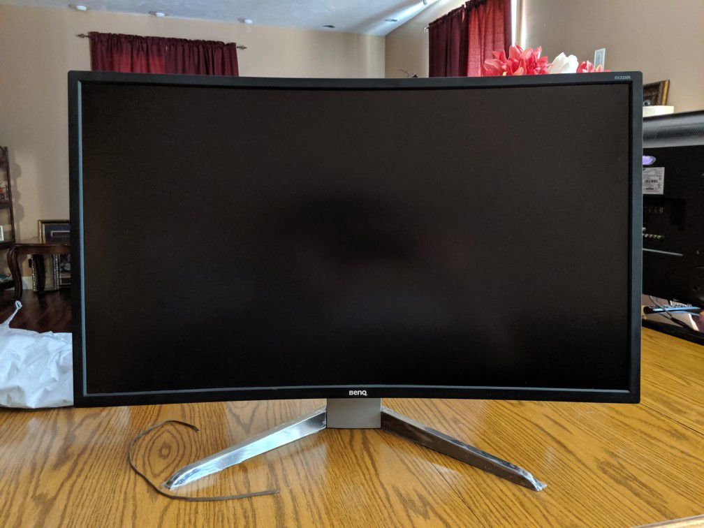 BenQ 31.5" curved monitor
