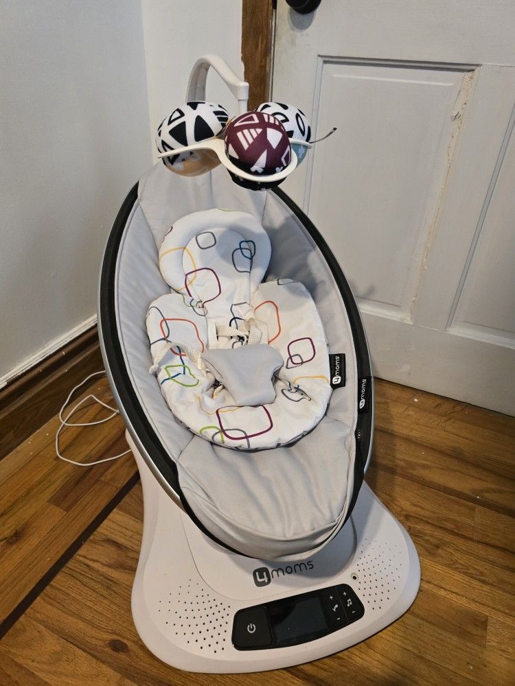 4 Mom's Mamaroo, Chicco Jogger & Baby Seat with Base