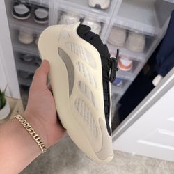 Yeezy 700 V3 