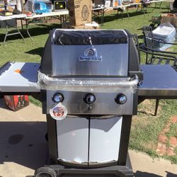 New Broil King BBQ Propane Gas Grill