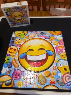 300pc Emojis Jigsaw Puzzle