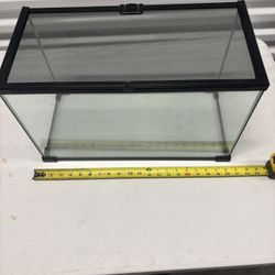 4.5 Gallon Reptile Tank