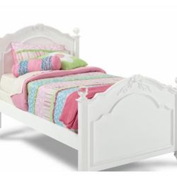 Madelyn Full White Panel Bed Frame And Drawer 