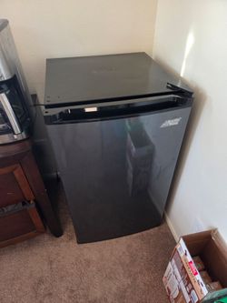 Arctic King Mini Refridgerator