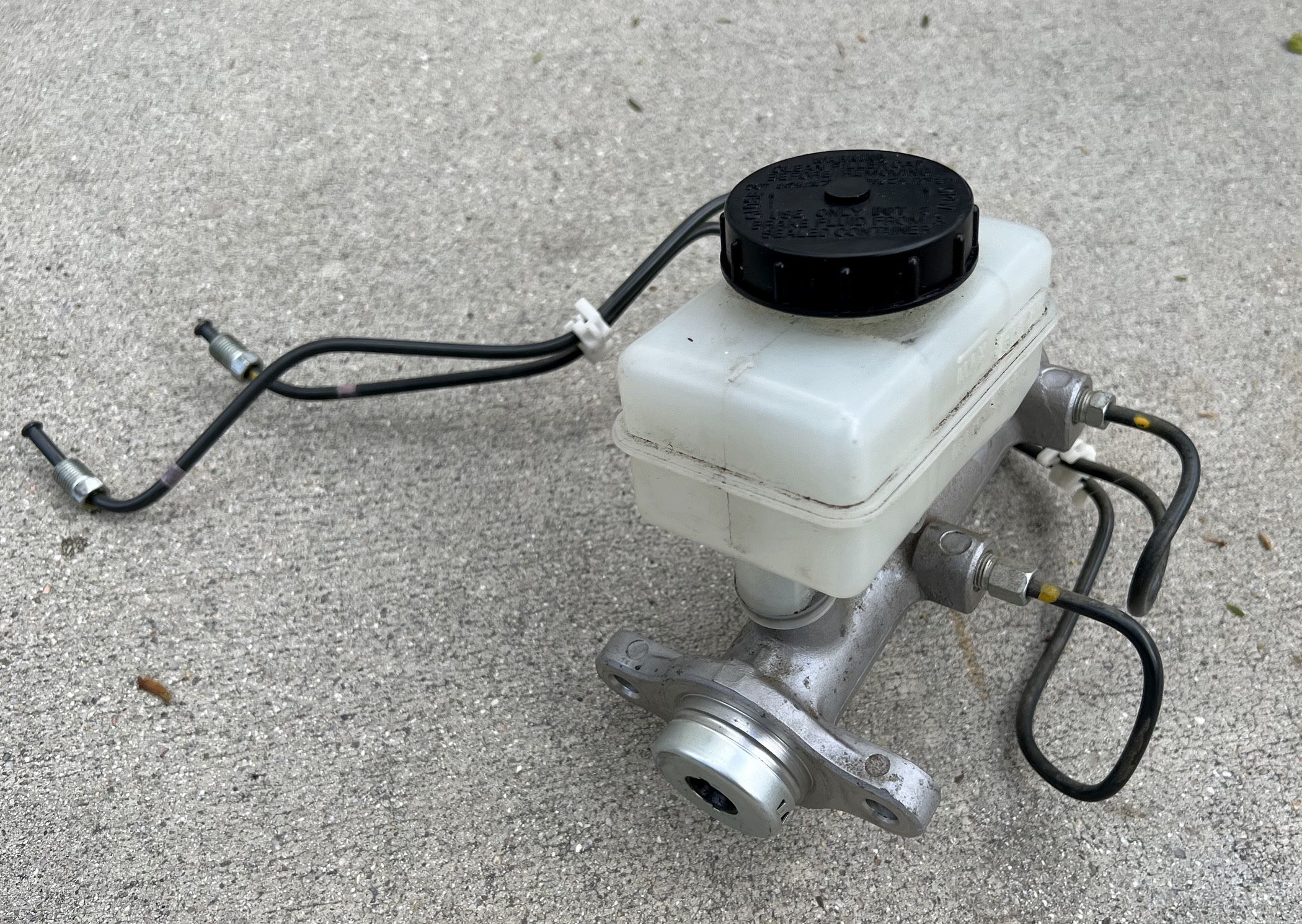 2007 Nissan 350Z Brake Master Cylinder with Reservoir Tank OEM Bosch HR Roadster