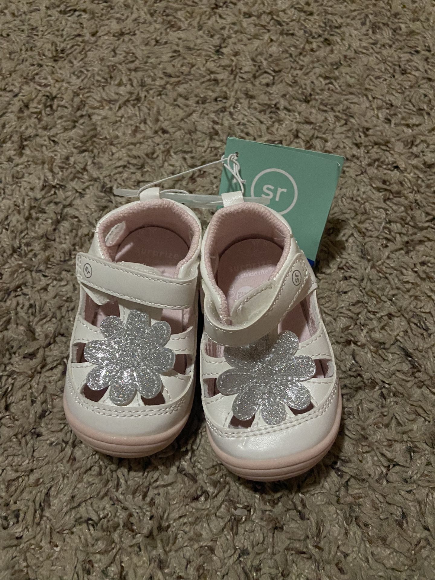 Kid’s White Sandal With Flower