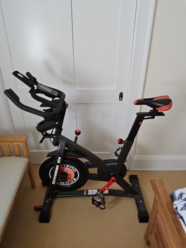Schwinn IC4 - Indoor Exercise Bike